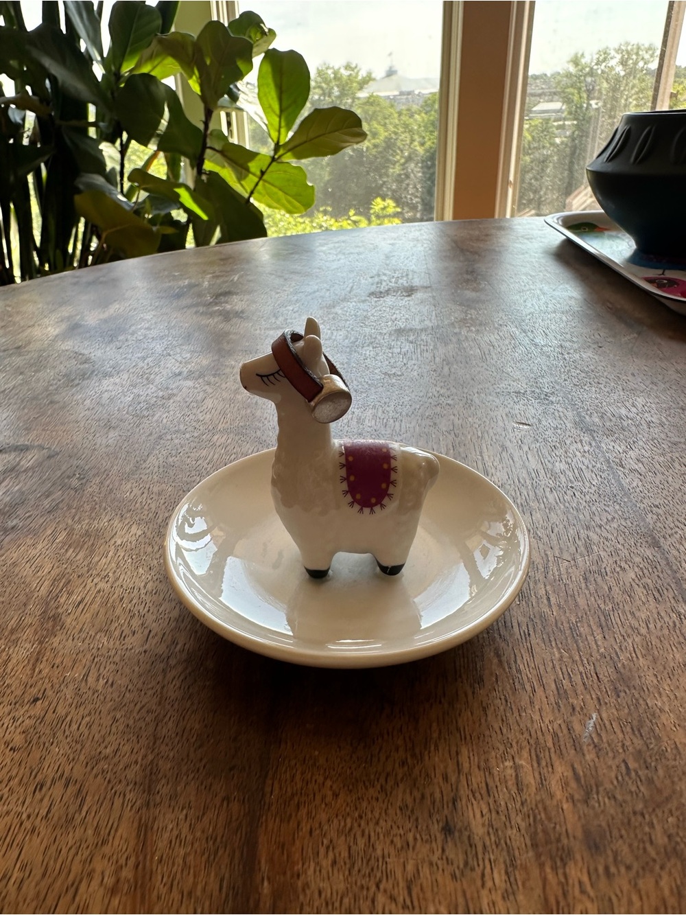 Ceramic Winking Llama Ring Dish with Pink Saddle - Picture 4 of 6